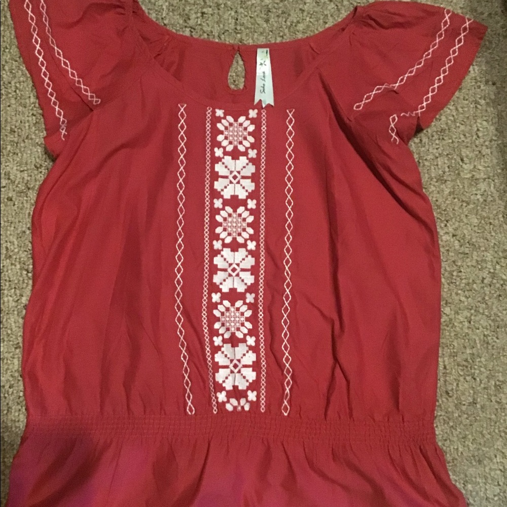 Women’s size large cap sleeve pullover top/blouse